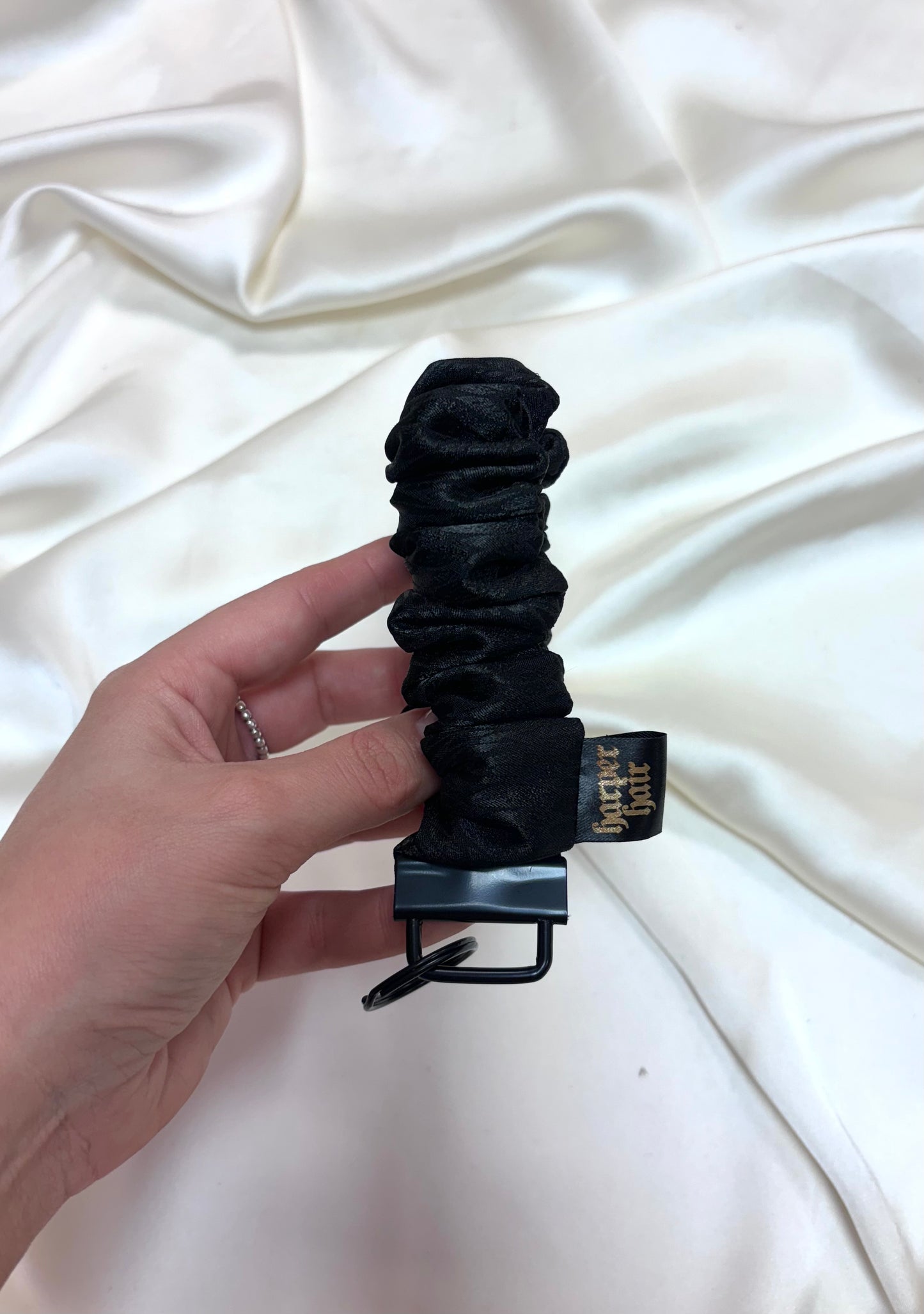 Black Flutter Scrunch-Key