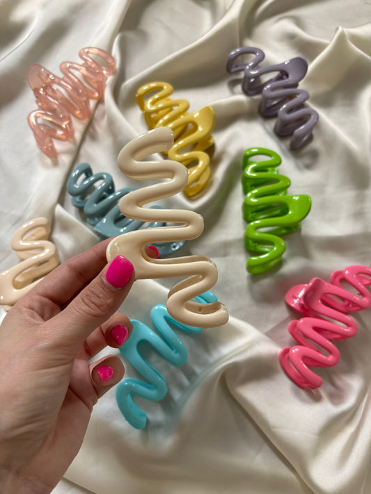 Cream Squiggle Clip