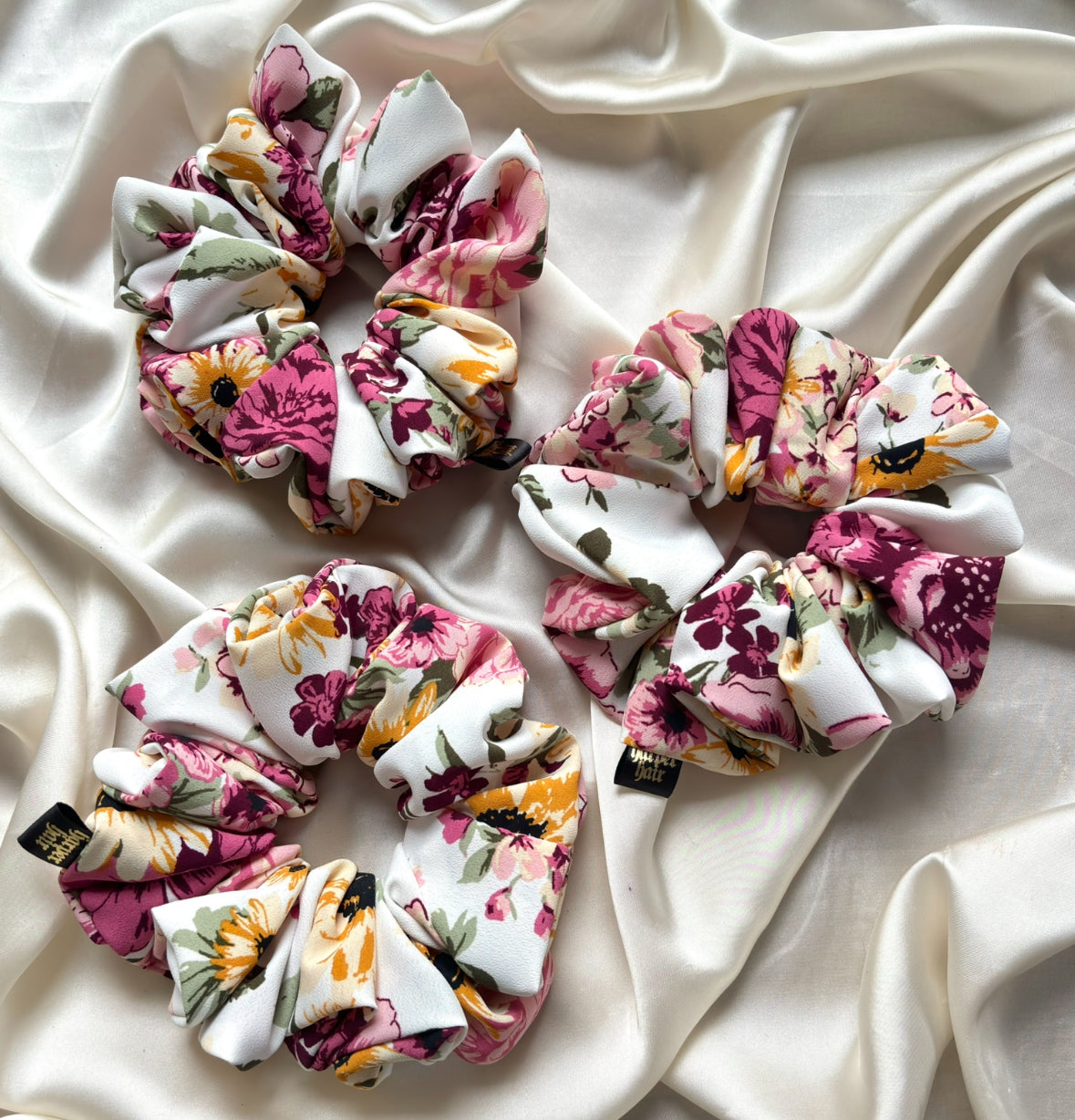 Beatrice XL Scrunchie