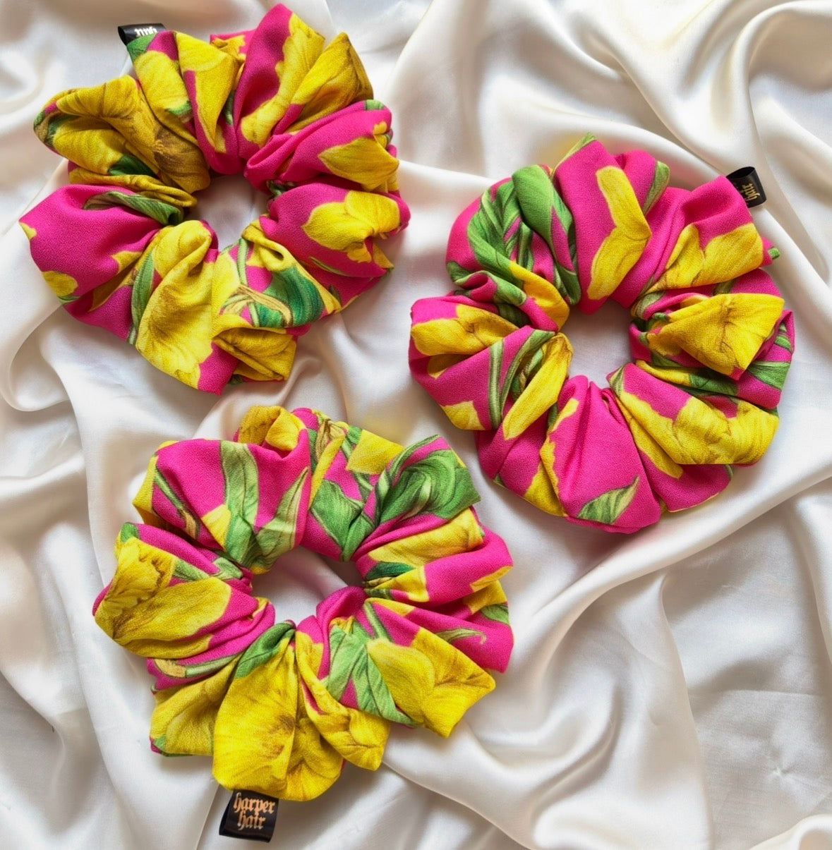 Daffy XL Scrunchie