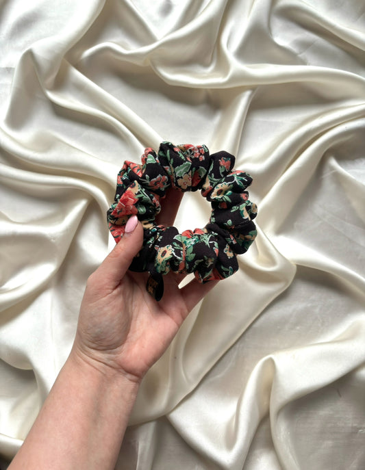 Betty Skinny Scrunchie