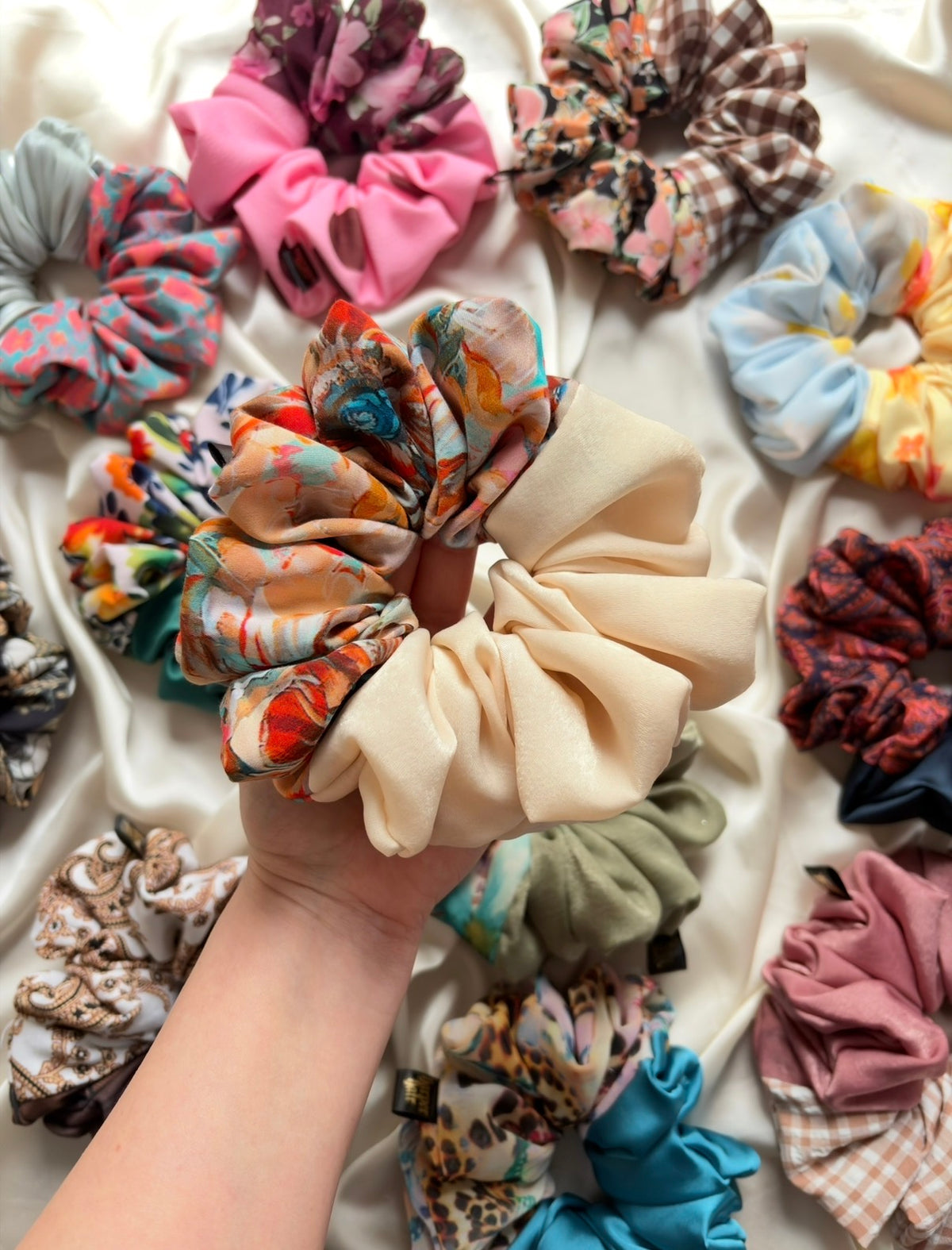 Tropical Meadow / Milky XL Scrunchie