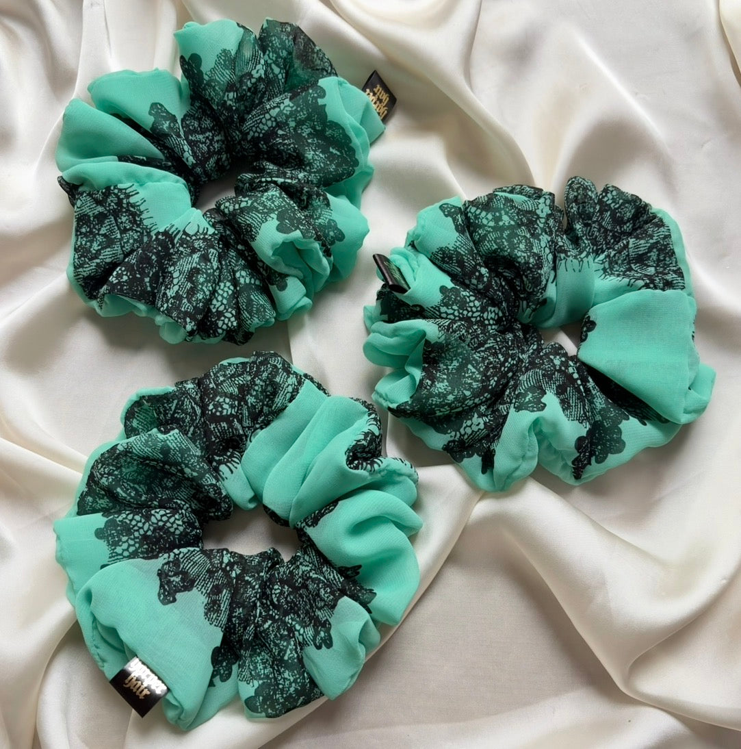Dominique XL Scrunchie